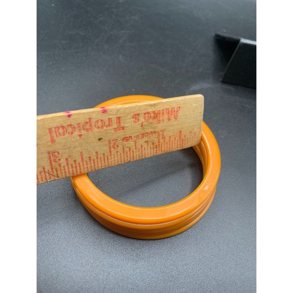 Bakelite Bangles Bracelets Set Of 5 Thin Orange Plastic Vintage Bracelets - Picture 4 of 4